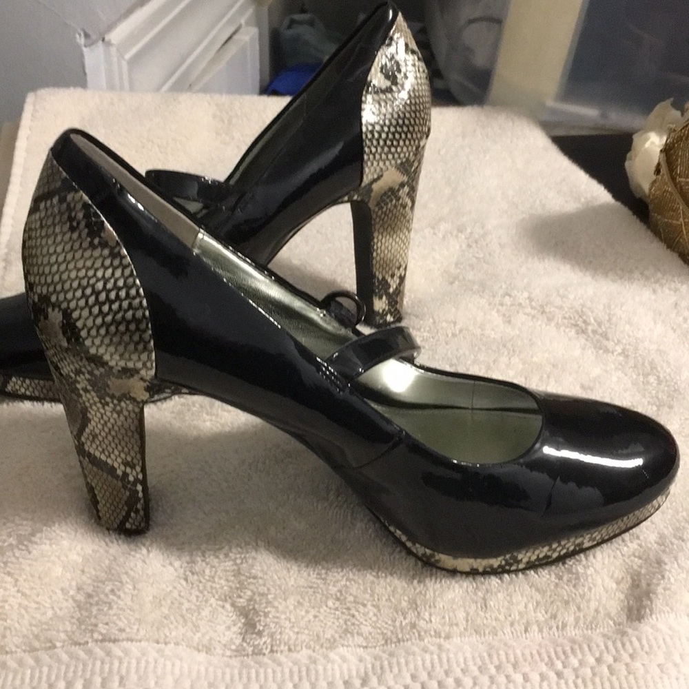 NWOT Alfani Snakeskin and Black Patent Heels 8.5